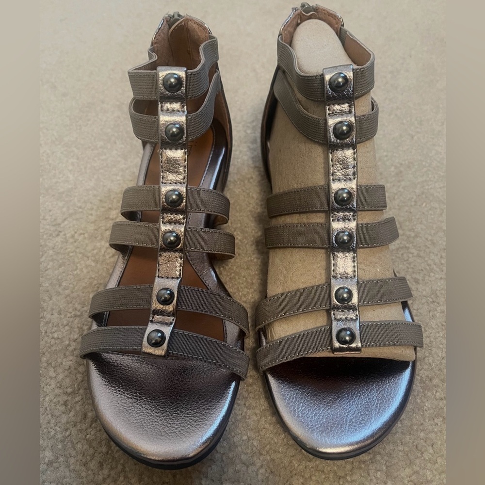 Eurosoft by Sofft Rayelle Sandals Size 8.5M Taupe Studded Gladiator NEW